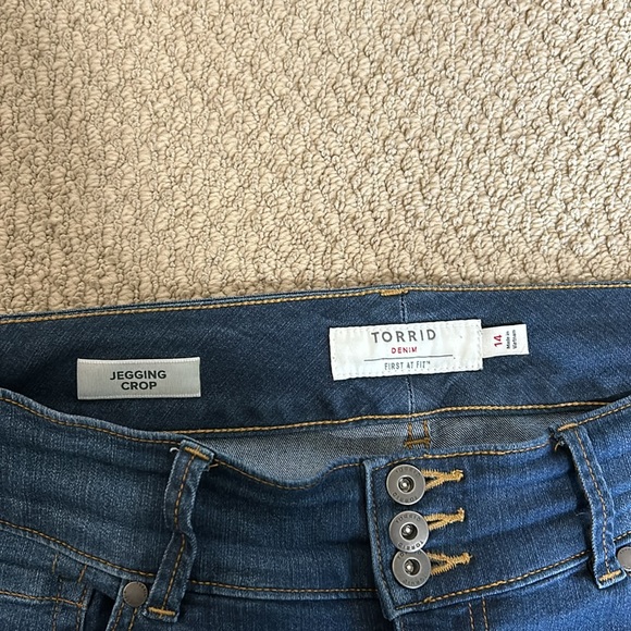 Torrid crop jeans size 14 - Picture 2 of 3